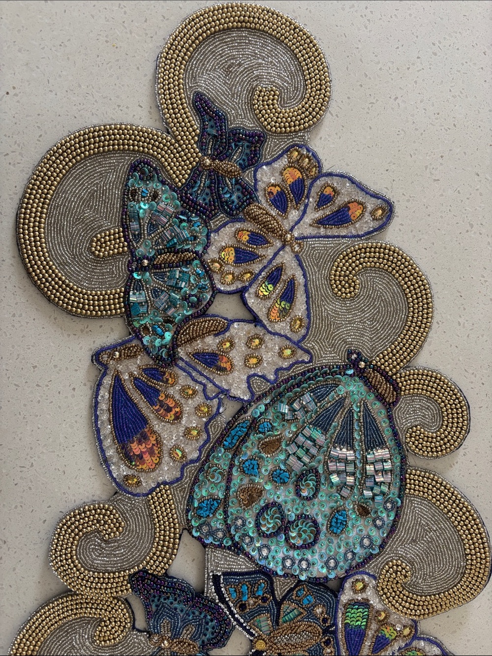 Kim Seybert 🦋table runner - Picture 3 of 12